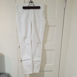 GAP White Skinny Jeans with Subtle Knee Distress